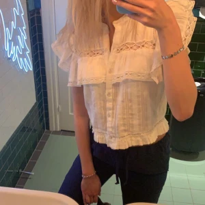 Vit blus  - så fin blus från zara, kommer inte till användning! 