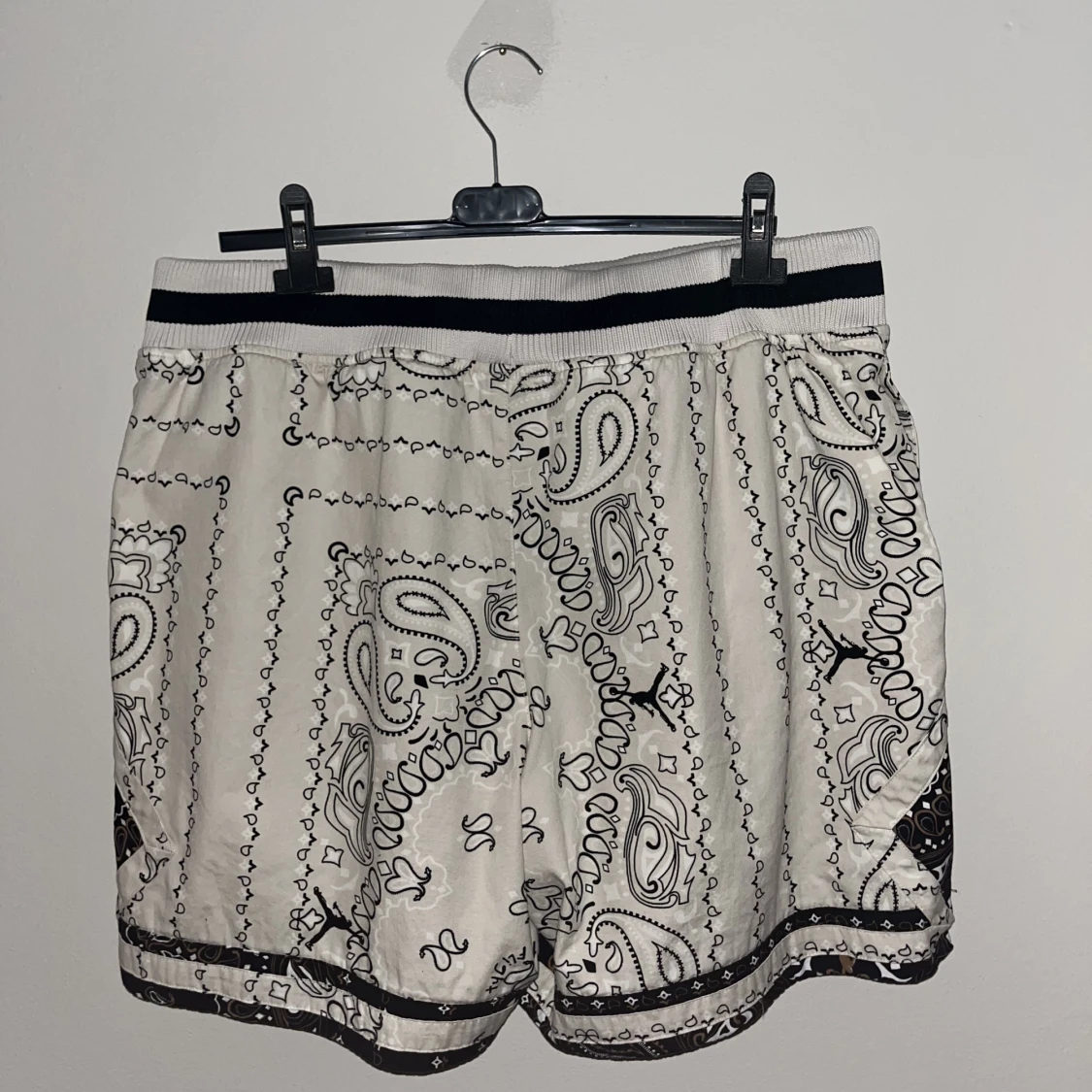 Travis Scott x Jordan Paisley Shorts - 90