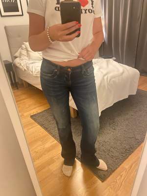 Säljer mina super snygga trendiga jeans från LTB, jag är 168 och jeansen är lite lång för mig 