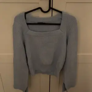 Ljusblå stickad tröja från Gina Tricot i storlek S💙