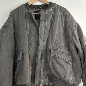 JACKA FRÅN ZARA slutsålt  - HELT NY ANVÄND 2 gångr