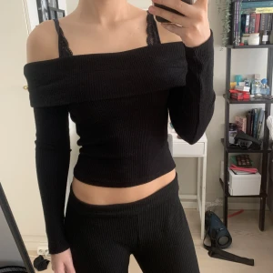 Fin offshoulder top! - Knappt använd tröja från Gina. As söt off shoulder tröja nu till hösten!💕 Hör av dig om du har några frågor!