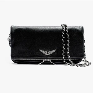 Zadig väska - Säljer min Zadig väska pga att jag inte använder den. Köpt för några år sedan men nästan helt oanvänd. Dustbag och Strap kommer med. Kan även tänka mig att byta mot en zadig x Kate moss väska.
