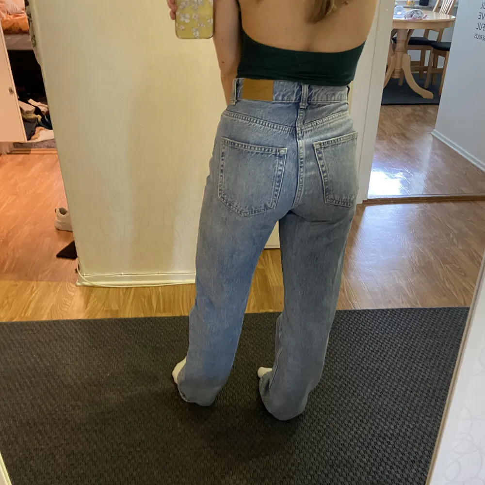 Ett par raka jeans från Gina i storlek 32. Är i petite längd men är långa för mig som är 152 cm. Köparen står för frakt.. Jeans & Byxor.