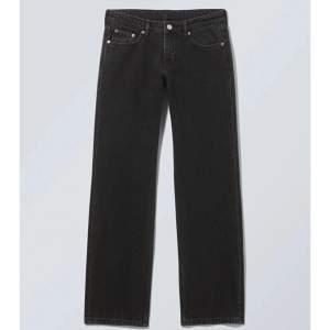 Säljer mina Arrow low straight jeans weekday i färgen ”Tuned Black”, i storlek 25/30💓💓 Pris kan diskuteras 