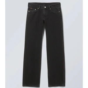 Arrow low straight jeans weekday - Säljer mina Arrow low straight jeans weekday i färgen ”Tuned Black”, i storlek 25/30💓💓 Pris kan diskuteras 