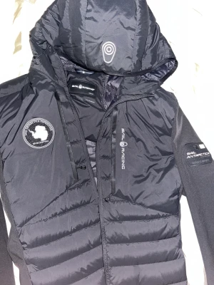 Sail Racing jacka - Sail racing Jacka Hybrid. Köpt för 2500 kr, bra skick. 