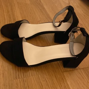 Klackar Skor - Svarta låga klackar skor 