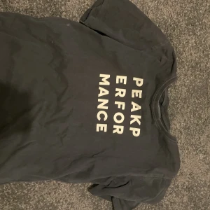 Peak performance t shirt - Bra skick skriv om du har frågor Köparen står för frakt