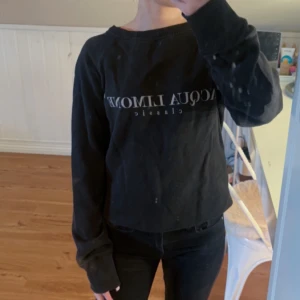 Acqua limone - En svart Acqua limone tröja köpt för 1099kr🥰 jättefin och matchar till mycket 