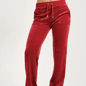 Juicy byxor - Som nya förutom ett litet hål i övredelen av fickan men inget som syns! Annars mycket bra skick