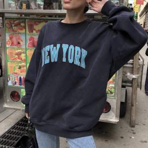 Oversized New York sweatshirt från Brandy Melville. Säljs inte längre på hemsidan!! 💙