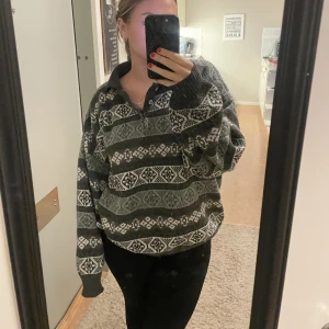 Tröja - Köpt second hand men är i väldigt bra skick! 