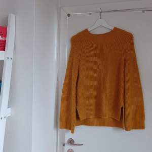 Gul/orange tröja