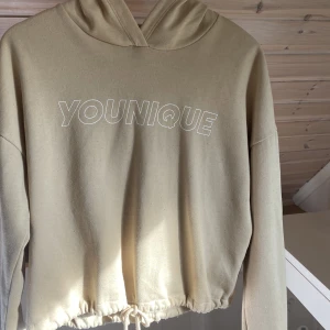 Hoodie - Från Gina tricot 