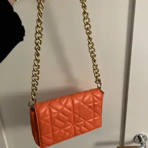 Orange väska 