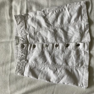 Kjol  - Fin vit jeanskjol 