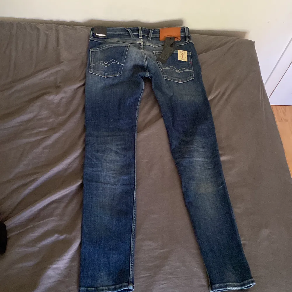 Helt nya och oanvända. Säljs på grund av att jag köpte fel storlek. Jeans & Byxor.
