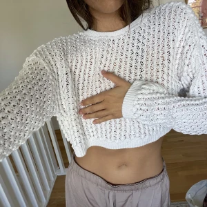 Gulligt set - Snygg topp med öppning i ryggen.