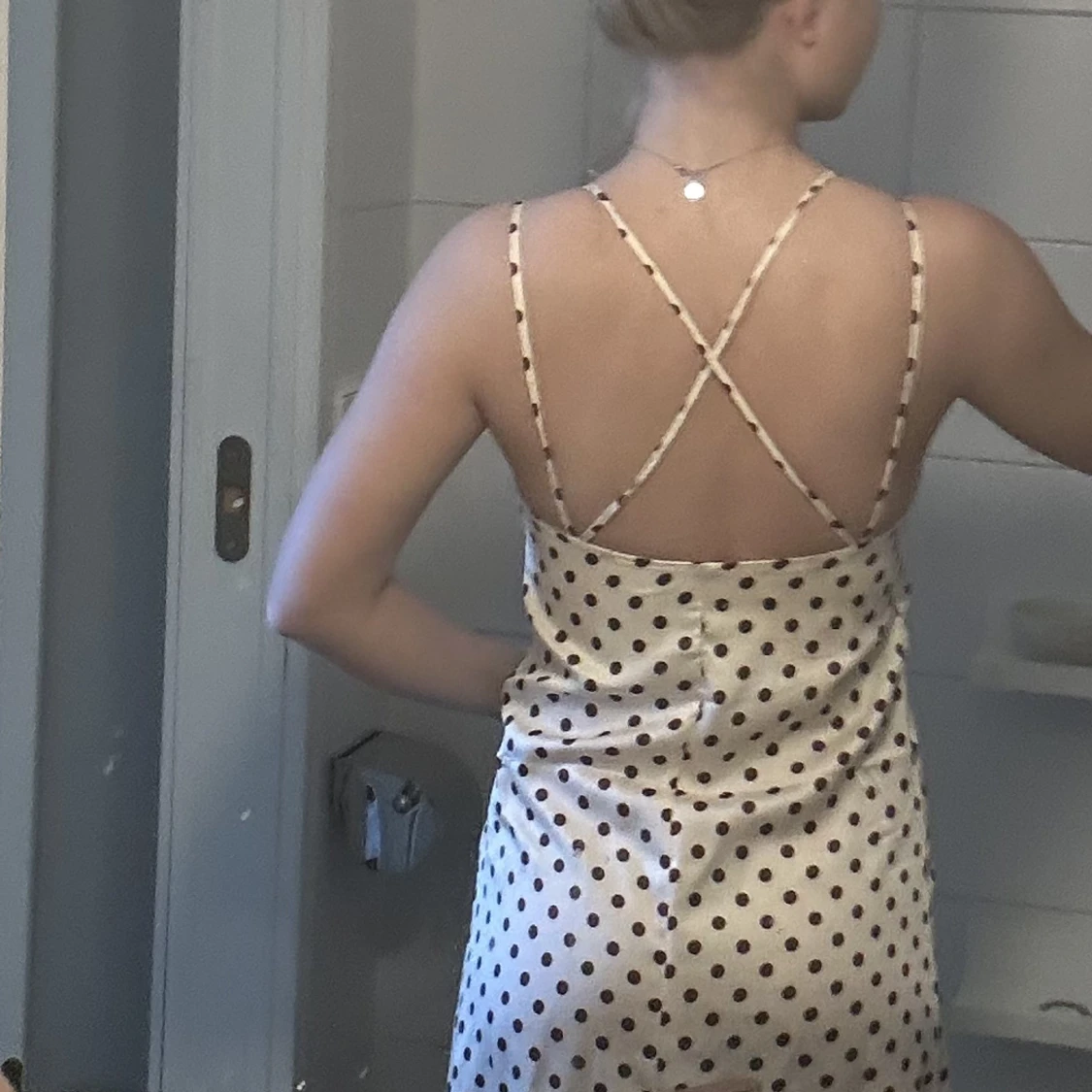 söt prickig klänning🤩