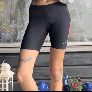 Cykelbyxor - Svarta cykelbyxor från Nike. Aldrig använda. Storlek XS
