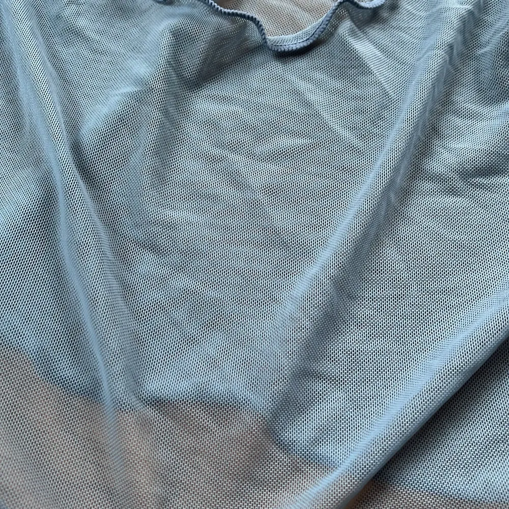Denna tröja är väldigt kort pågrund av att den är till för att ha den över bikinitoppen på sommaren!🍓💕. Toppar.