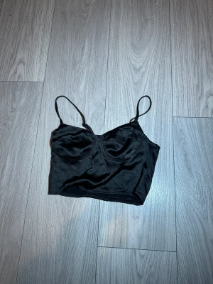 Cami top - sexy vibes! perfekt till middag eller till klubben