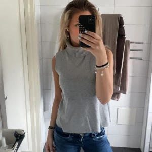 Toppar från zara! - Säljer mina superfina toppar från zara i nyskick!💗