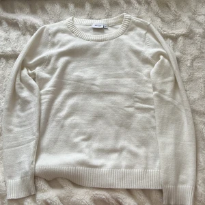 Tröja från vila - Köptes för 360 kr. Helt oanvänd då jag har en liknande redan! Superfint skick, perfekt till sommaren 💗