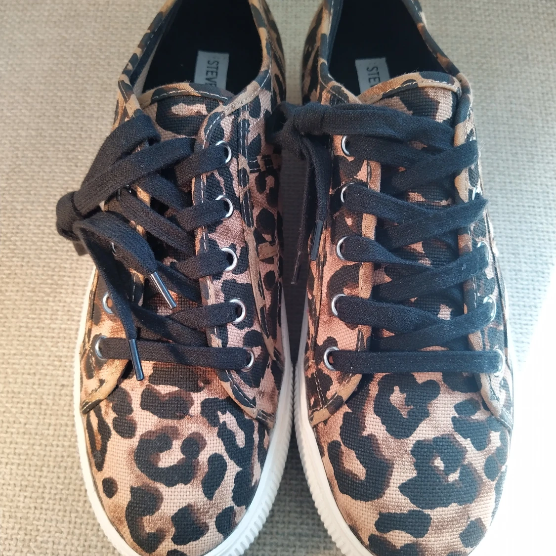 Helt nya Steve Madden Dam sneakers 41  - 91