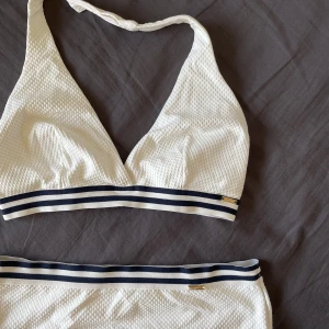 Bikini - Bikini från holly & whyte som inte används längre men är i gott skick💝💝