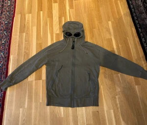Cp company  - Cp company tröja i fint skick  9/10 Storlek S Säljer då den har blivit för liten