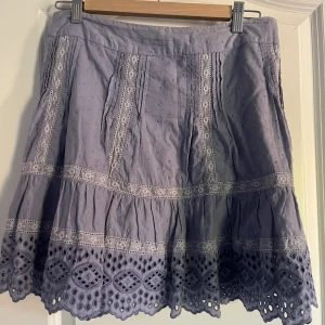 Så fin kjol - Lila/blå kjol från märket oasis i storlek 36. På bilden är den lite uppvikt då den är för stor för mig🩵💜