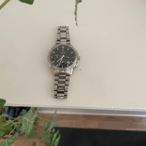 Gant klocka - Säljer nu min gant klocka då den inte har kommit till användning. Pris kan diskuteras. Nypris: 2999 Mitt pris: 600