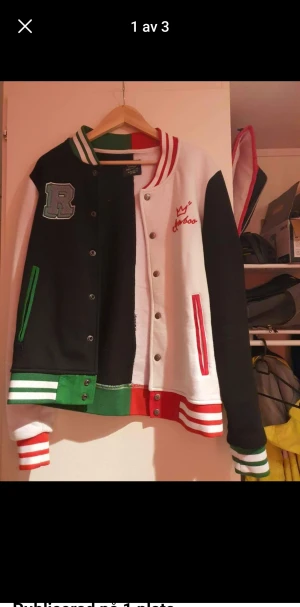Ranboojacka. Äkta Merch - Köpt 2021 och använd 3 ggr. Strl M. Det är en äkta Ranboo och köpt på den officiella hemsidan.  Skickas helst ej. Vi pratar bara svenska och tar bara kontant eller swish.
