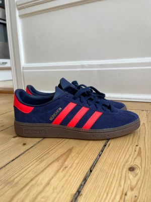 Adidas München  - Helt nya Adidas München sneakers! Slutsålda överallt. Storlek 38. Modellen är väldigt lik Adidas Samba, Gazelle, Spezial.