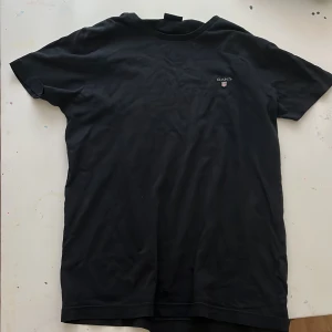 Gant tshirt - Knappt använd skick 10/10 