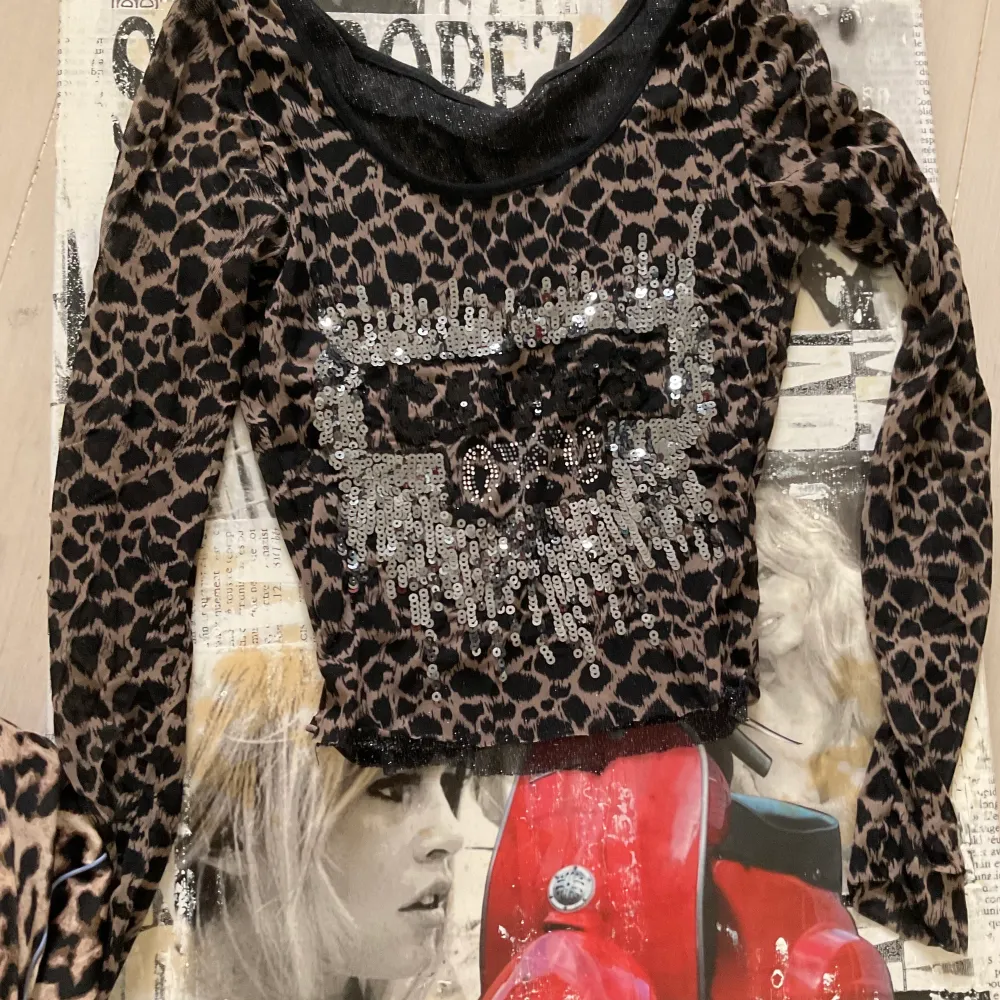 Långärmad leopard tröja med mönster på . Toppar.