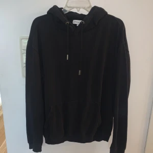 Svart Hoodie  - Storlek M 