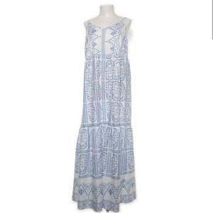 Intresse kolla på denna fina klänning ¡Super fin som kjol!