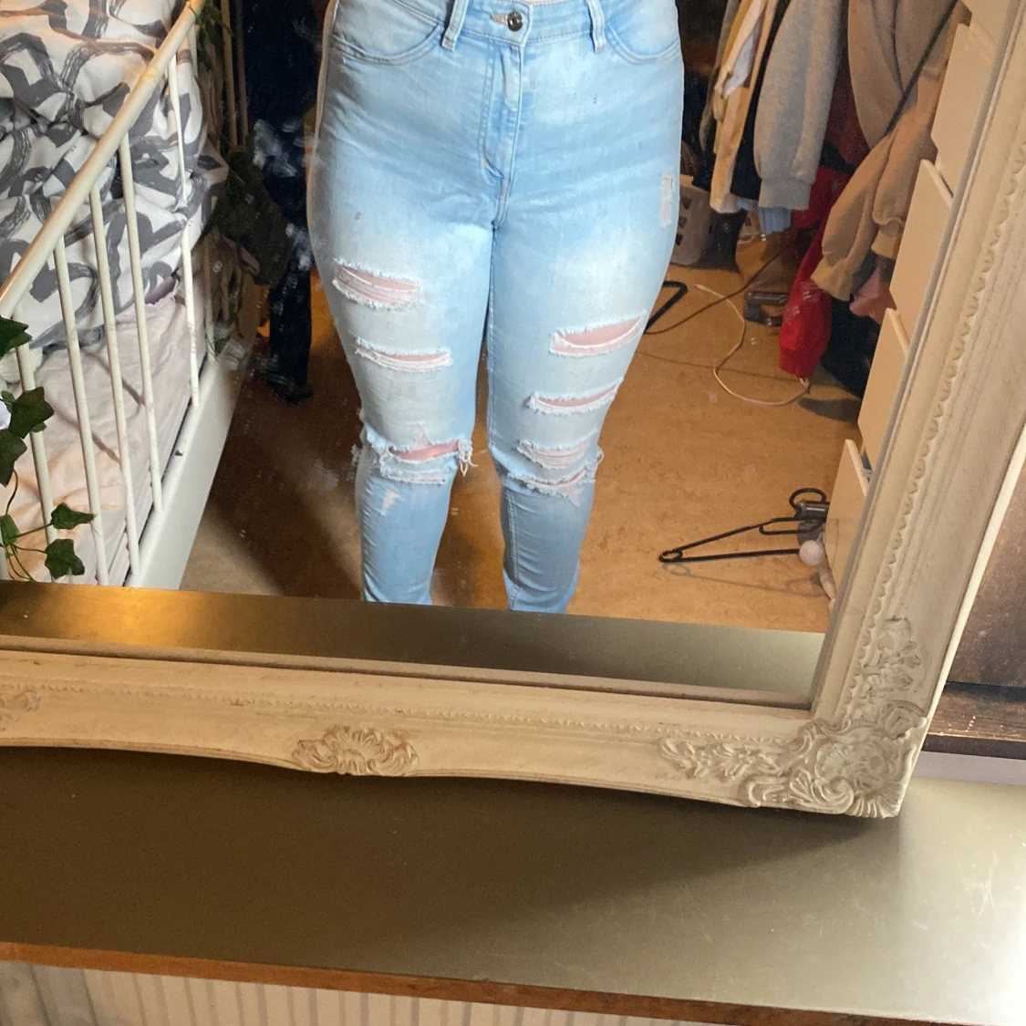 Hög missade blå jeans