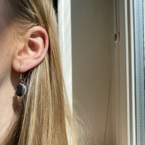  Örhingen  - Jätte fina örhingen i bra skicka kommer sälja dom biligt. frakten kosta 10kr 