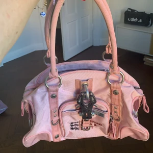 Georg Gina & Lucy väska  - Säljer denna väska då den inte kommer till användning, köpte den second hand för 550kr på sellpy! 