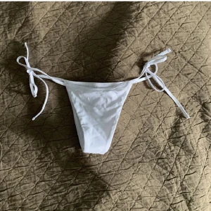 Bikiniunderdel - Så fin bikiniunderdel köpt här på plick som tyvärr är för liten :(