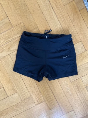 nike tights - korta nike träningstights