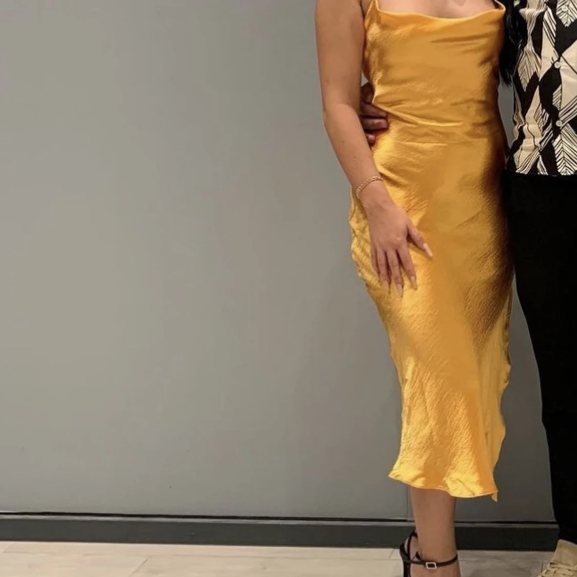 Silkes klänning i guld 