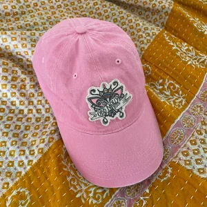 Odd Molly Keps - Superfin rosa keps från Odd Molly🩷 Storlek justeras i nacken.