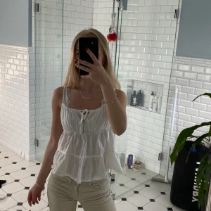 Söt topp - Söt topp i strl S knappt blivit använd💕