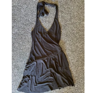 Halterneck klänning - Superfin och skön halterneck klänning till sommaren! Aldrig använd