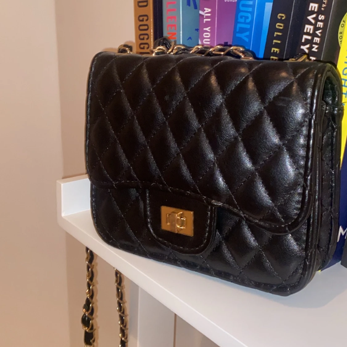 Svart axelremsvĂ€skađ€